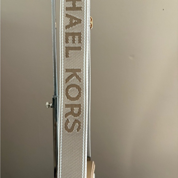 Michael Kors Maeve Large Logo East West Pocket Crossbody - NWT - Picture 9 of 13